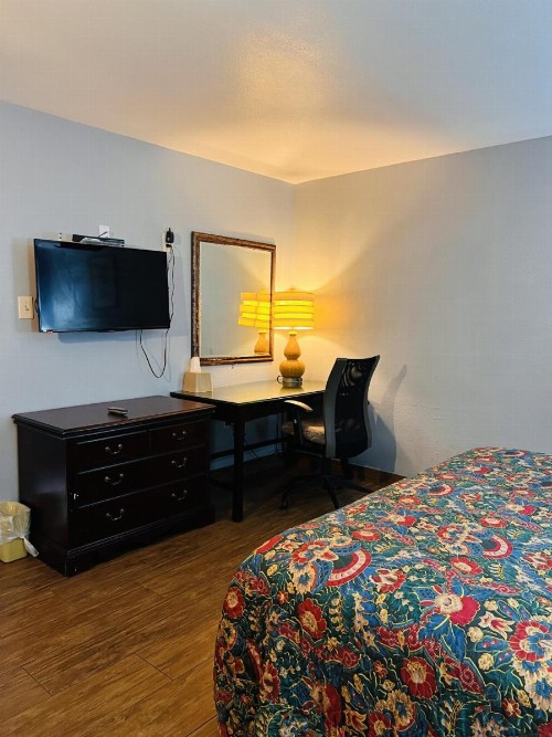 The Shades Motel - image 2