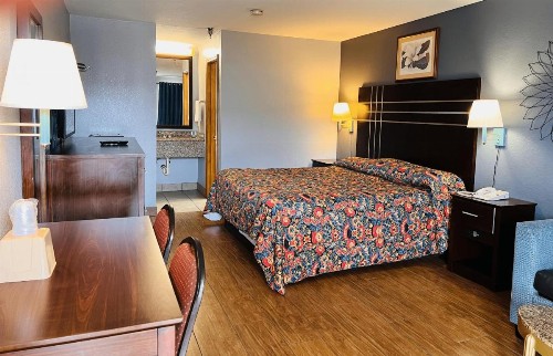 The Shades Motel - image 30