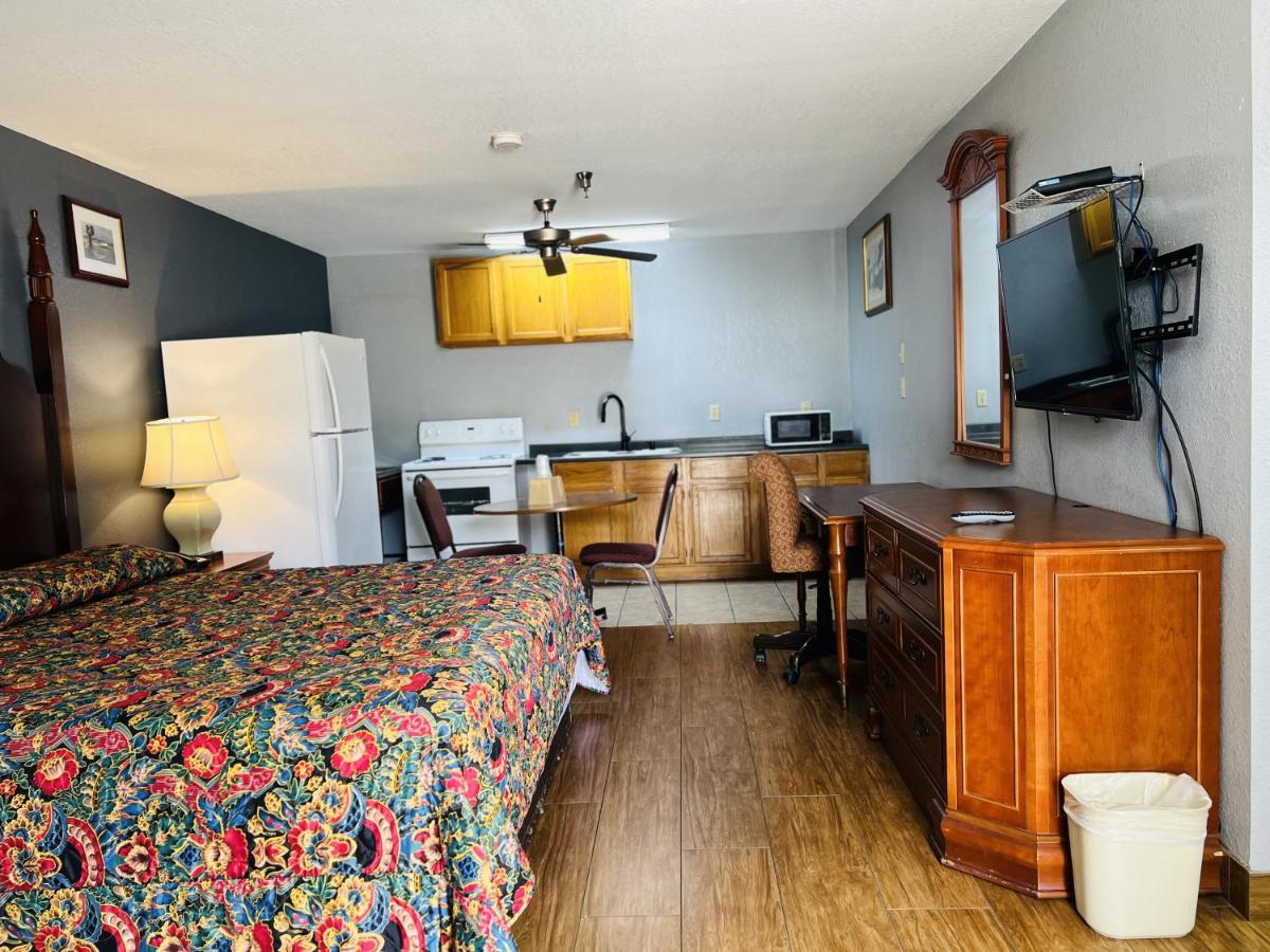 The Shades Motel - image 7