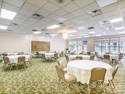 OYO Hotel Baton Rouge - Mead Rd - image 3