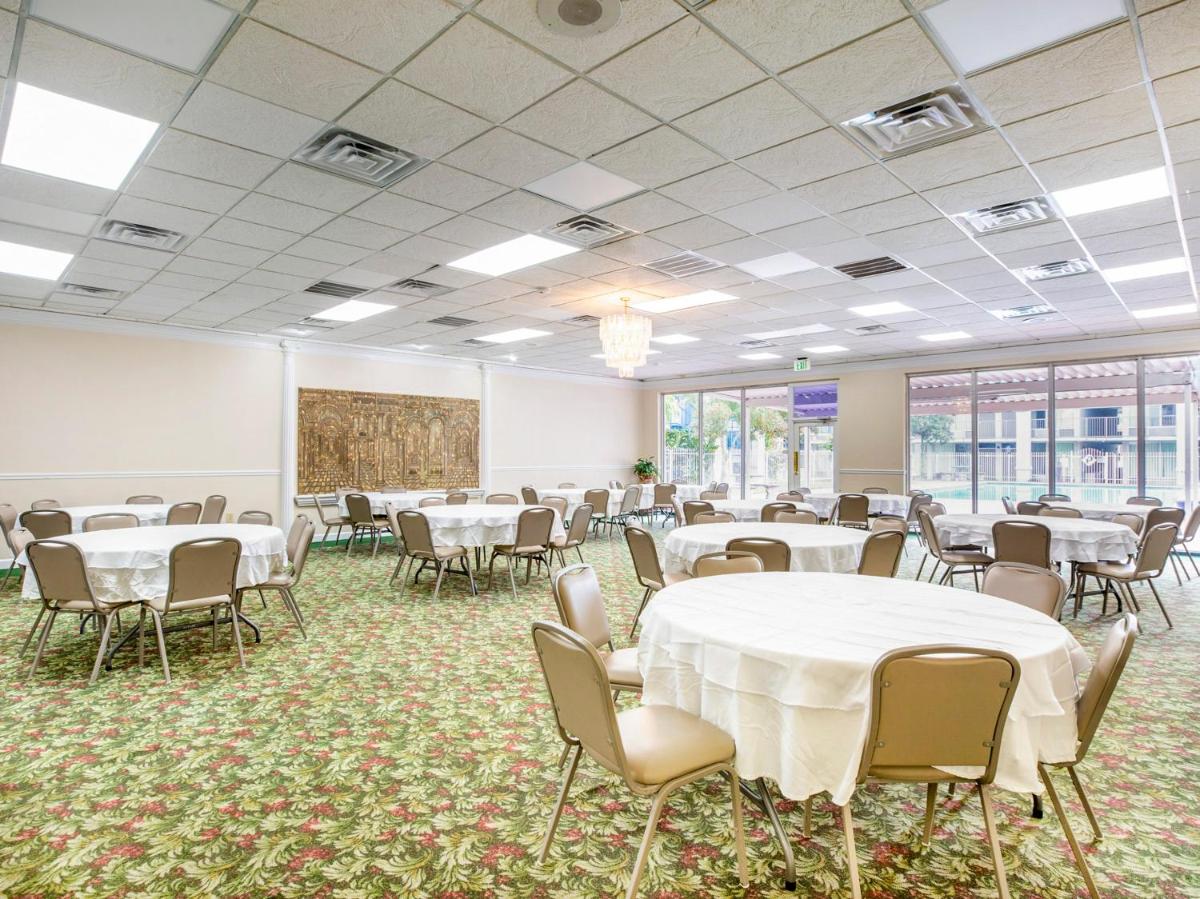 OYO Hotel Baton Rouge - Mead Rd - image 3
