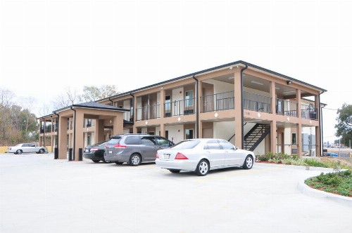 Paradise Inn & Suites - image 1