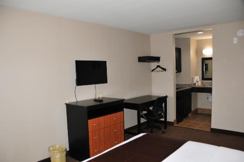 Paradise Inn & Suites - image 11