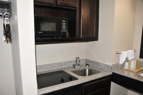 Paradise Inn & Suites - image 13