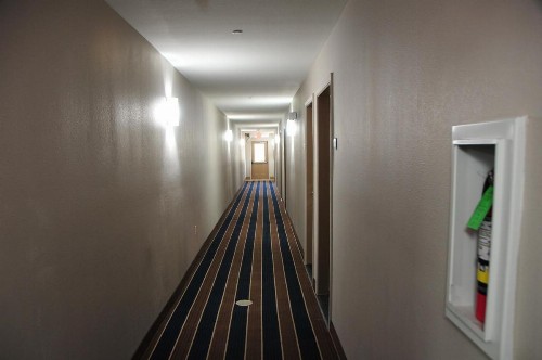 Paradise Inn & Suites - image 14