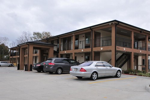 Paradise Inn & Suites - image 18