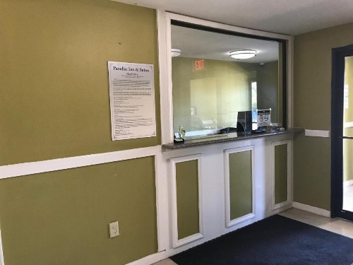 Paradise Inn & Suites - image 6