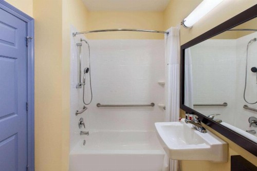 Days Inn by Wyndham Baton Rouge Airport - image 29