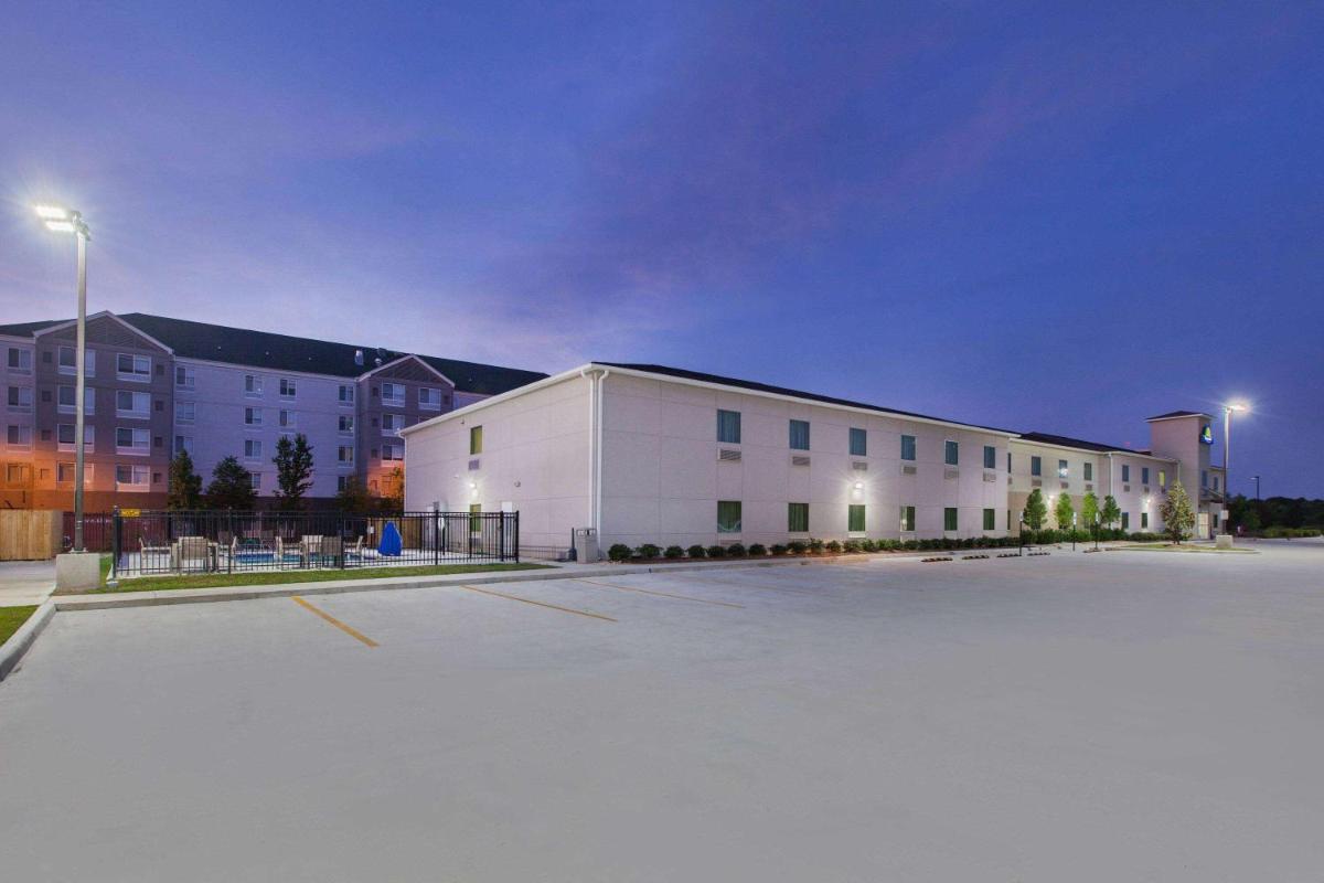 Days Inn by Wyndham Baton Rouge Airport - image 3