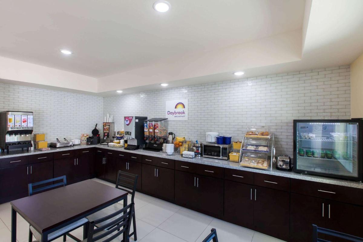 Days Inn by Wyndham Baton Rouge Airport - image 7