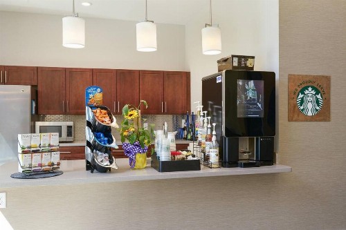 Highly Desired Travel Condo Comfy King Bed - image 5