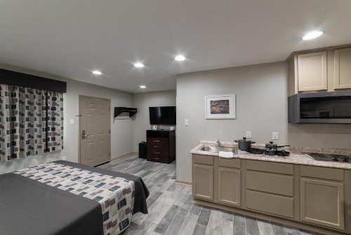 Budget Inn & Suites Baton Rouge - image 4
