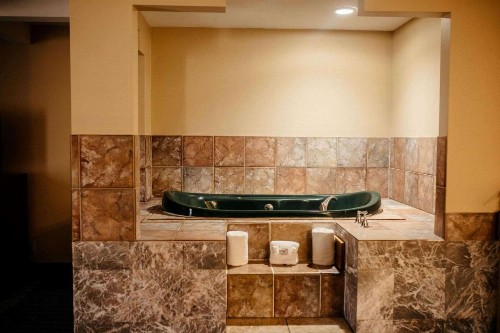 Quality Inn Battle Creek - image 15