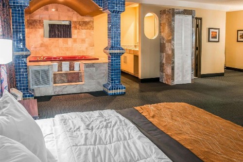 Quality Inn Battle Creek - image 22