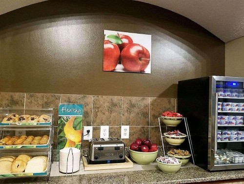 Quality Inn Battle Creek - image 37