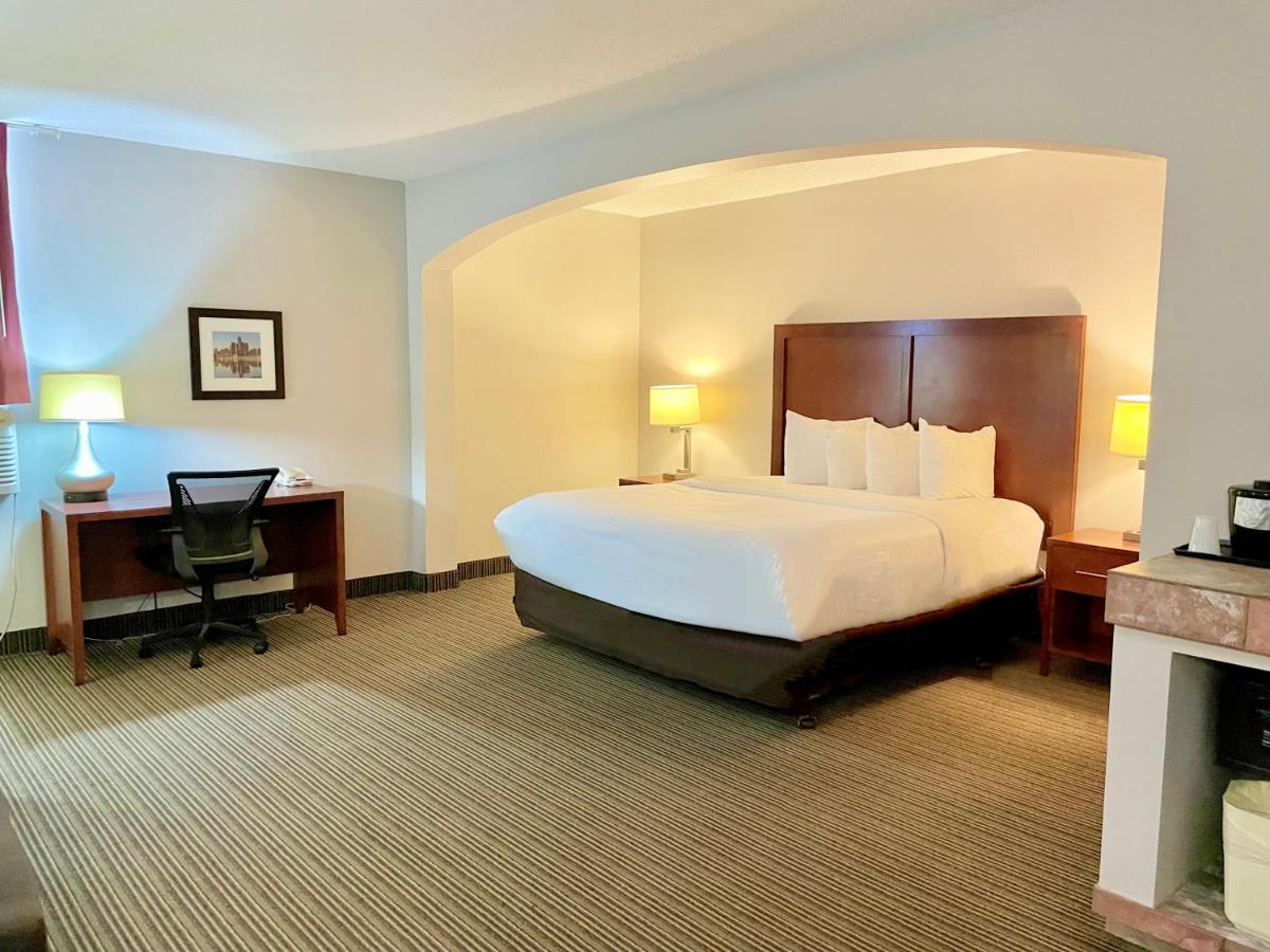 Quality Inn Battle Creek - image 4