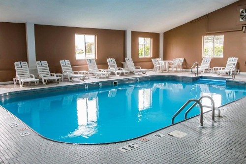 Quality Inn Battle Creek - image 41