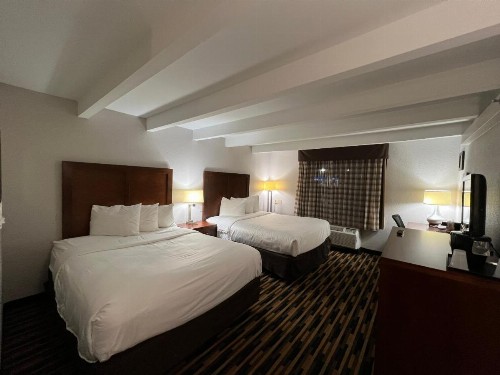 Quality Inn Battle Creek - image 42