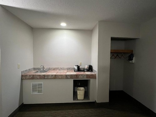 Quality Inn Battle Creek - image 49