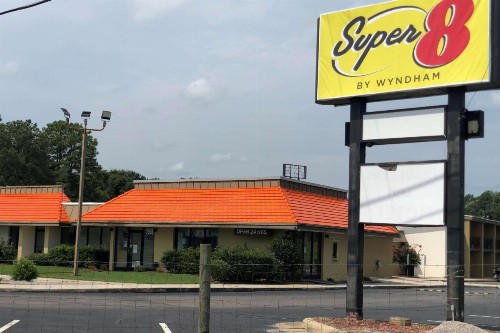 Super 8 by Wyndham Rocky Mount I-95 EXIT 145 - image 10