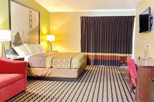 Super 8 by Wyndham Rocky Mount I-95 EXIT 145 - image 16