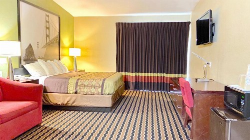Super 8 by Wyndham Rocky Mount I-95 EXIT 145 - image 21