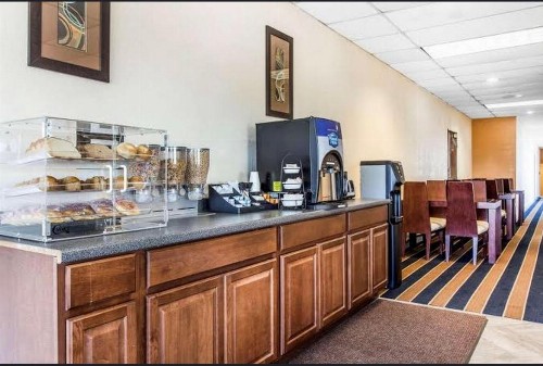 Super 8 by Wyndham Rocky Mount I-95 EXIT 145 - image 3