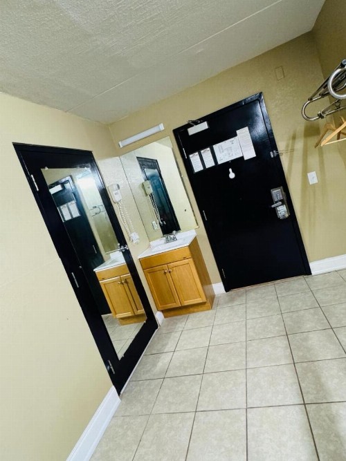 Super 8 by Wyndham Rocky Mount I-95 EXIT 145 - image 34