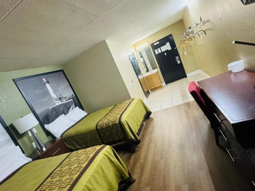 Super 8 by Wyndham Rocky Mount I-95 EXIT 145 - image 36