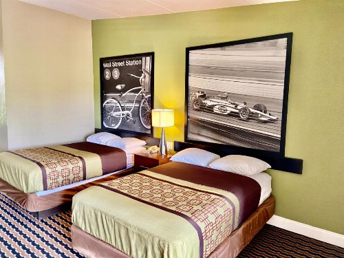 Super 8 by Wyndham Rocky Mount I-95 EXIT 145 - image 8