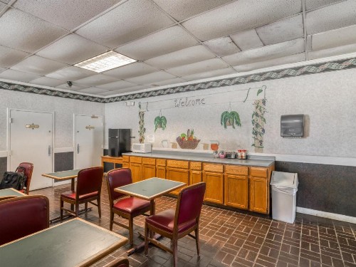OYO Hotel Battleboro - image 10