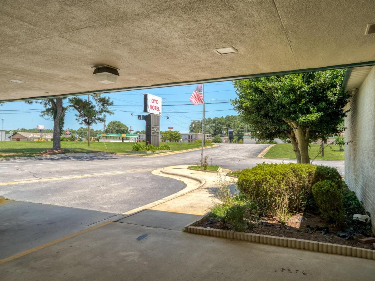 OYO Hotel Battleboro - image 4