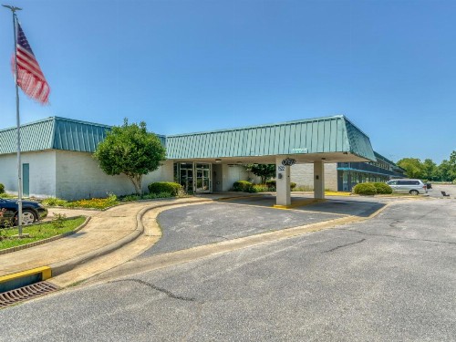OYO Hotel Battleboro - image 8