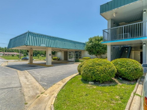 OYO Hotel Battleboro - image 9