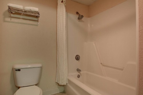 Key West Inn - Baxley - image 10