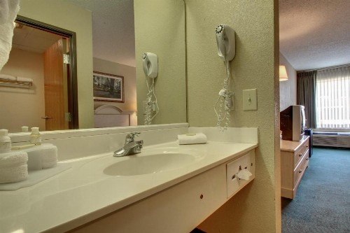 Key West Inn - Baxley - image 11