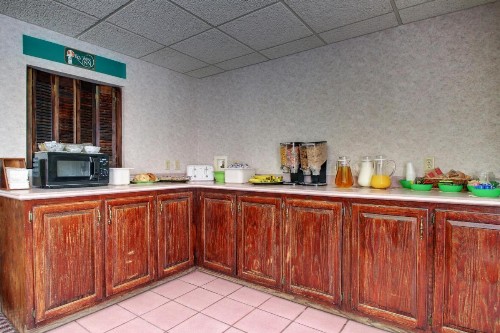 Key West Inn - Baxley - image 17