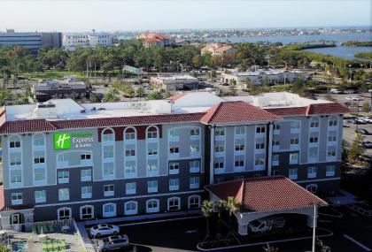 Holiday Inn Express & Suites St. Petersburg - Madeira Beach