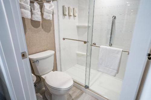 Spray Beach Hotel - image 25