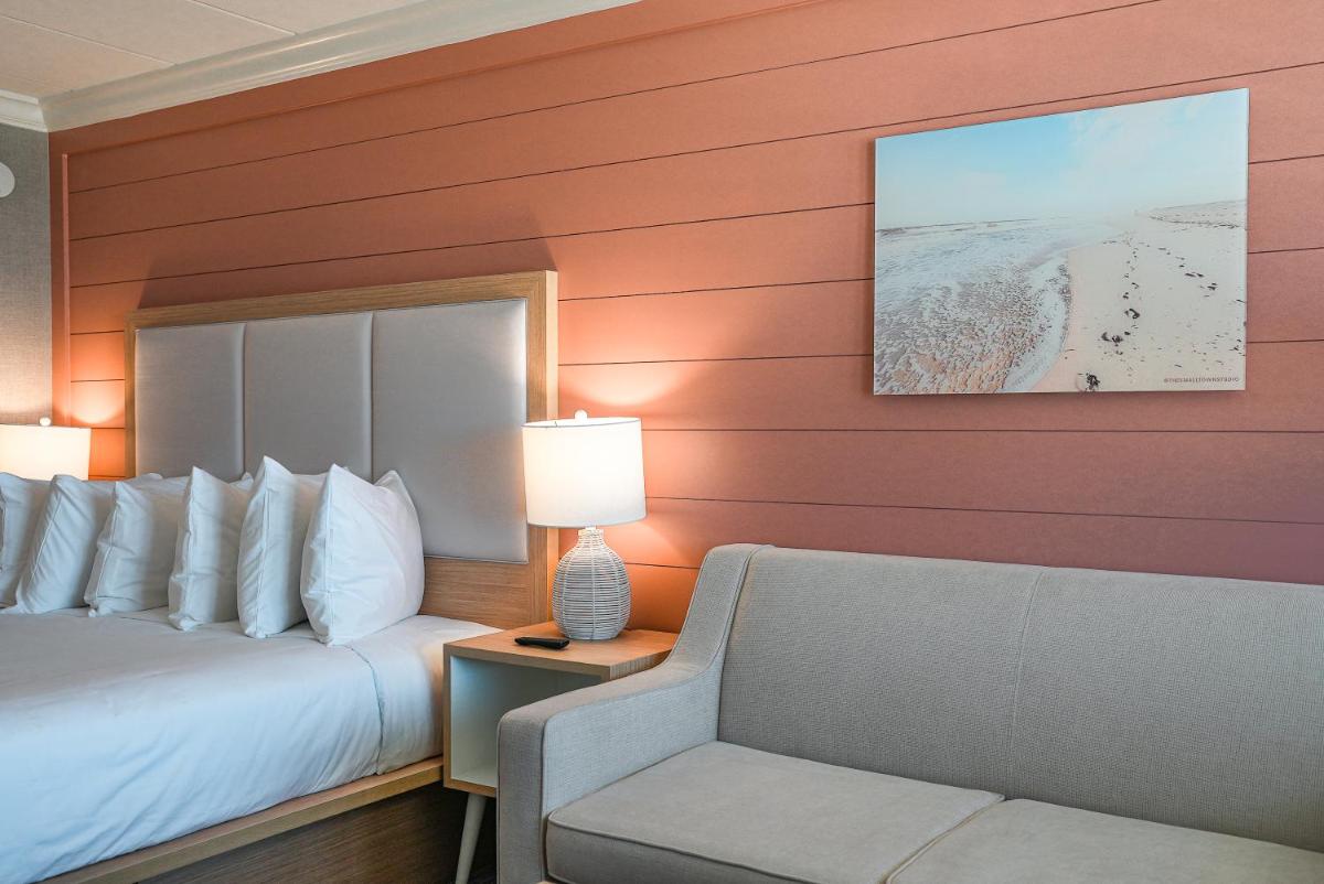 Spray Beach Hotel - image 3