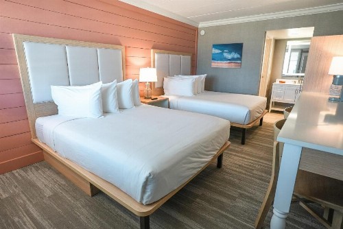 Spray Beach Hotel - image 4