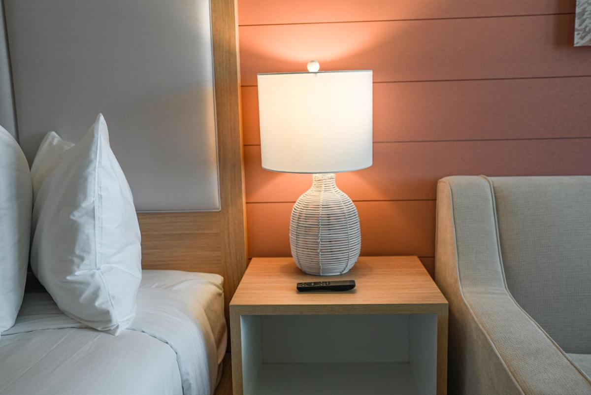 Spray Beach Hotel - image 6
