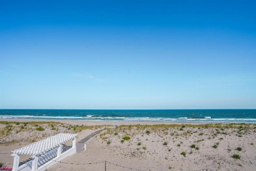 Spray Beach Hotel - image 9