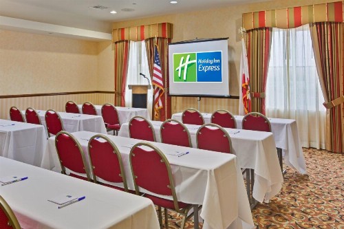 Holiday Inn Express Hotel & Suites Beaumont - Oak Valley an IHG Hotel - image 15
