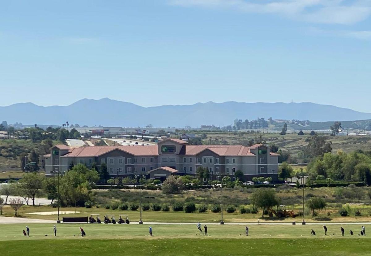 Holiday Inn Express Hotel & Suites Beaumont - Oak Valley an IHG Hotel - image 6