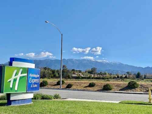 Holiday Inn Express Hotel & Suites Beaumont - Oak Valley an IHG Hotel - image 9