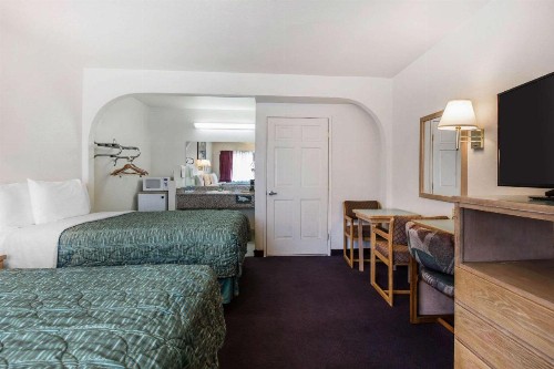 Rodeway Inn Beaumont - image 10