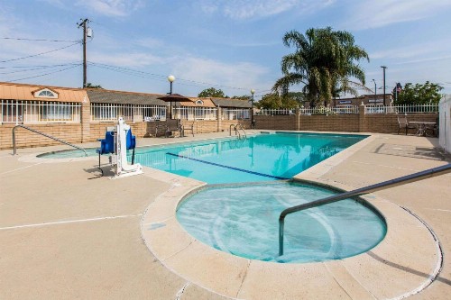Rodeway Inn Beaumont - image 15