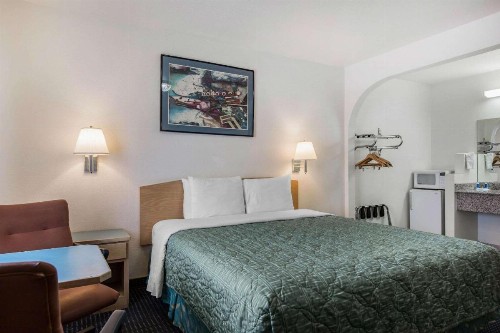 Rodeway Inn Beaumont - image 20