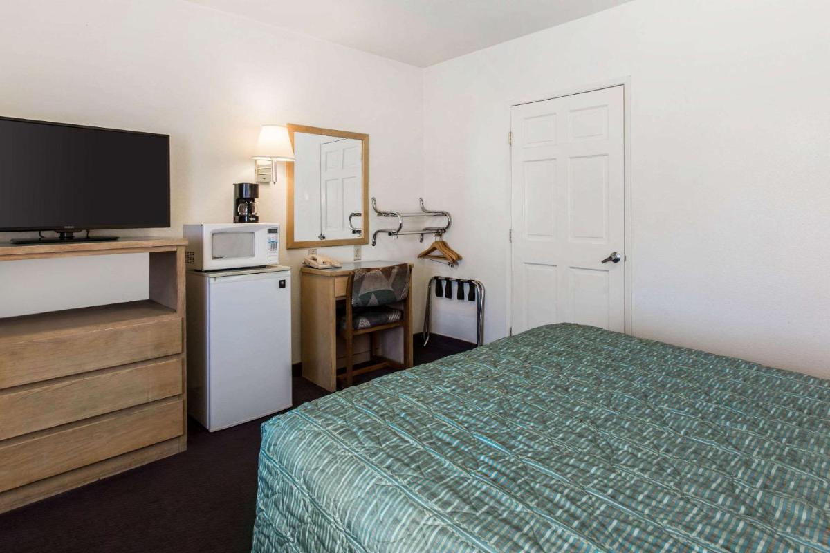 Rodeway Inn Beaumont - image 4